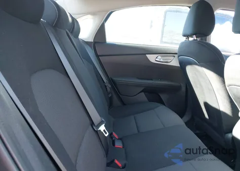 2024 Kia Forte Lxs z USA, uszkodzony, nr VIN 3KPF24AD6RE739486